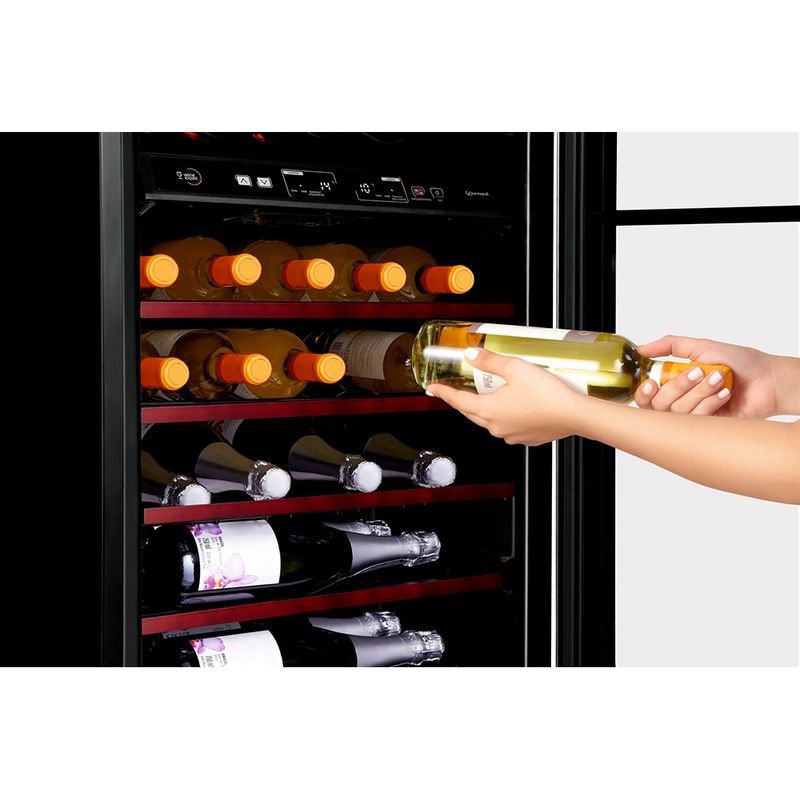 AdegaBrastempBZB31AEImagemComModeloTemperaturaAdegaBrastempBZB31AEImagemComModeloVinhoBranco