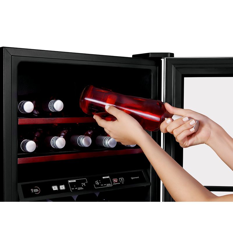 AdegaBrastempBZB31AEImagemComModeloVinhoRose